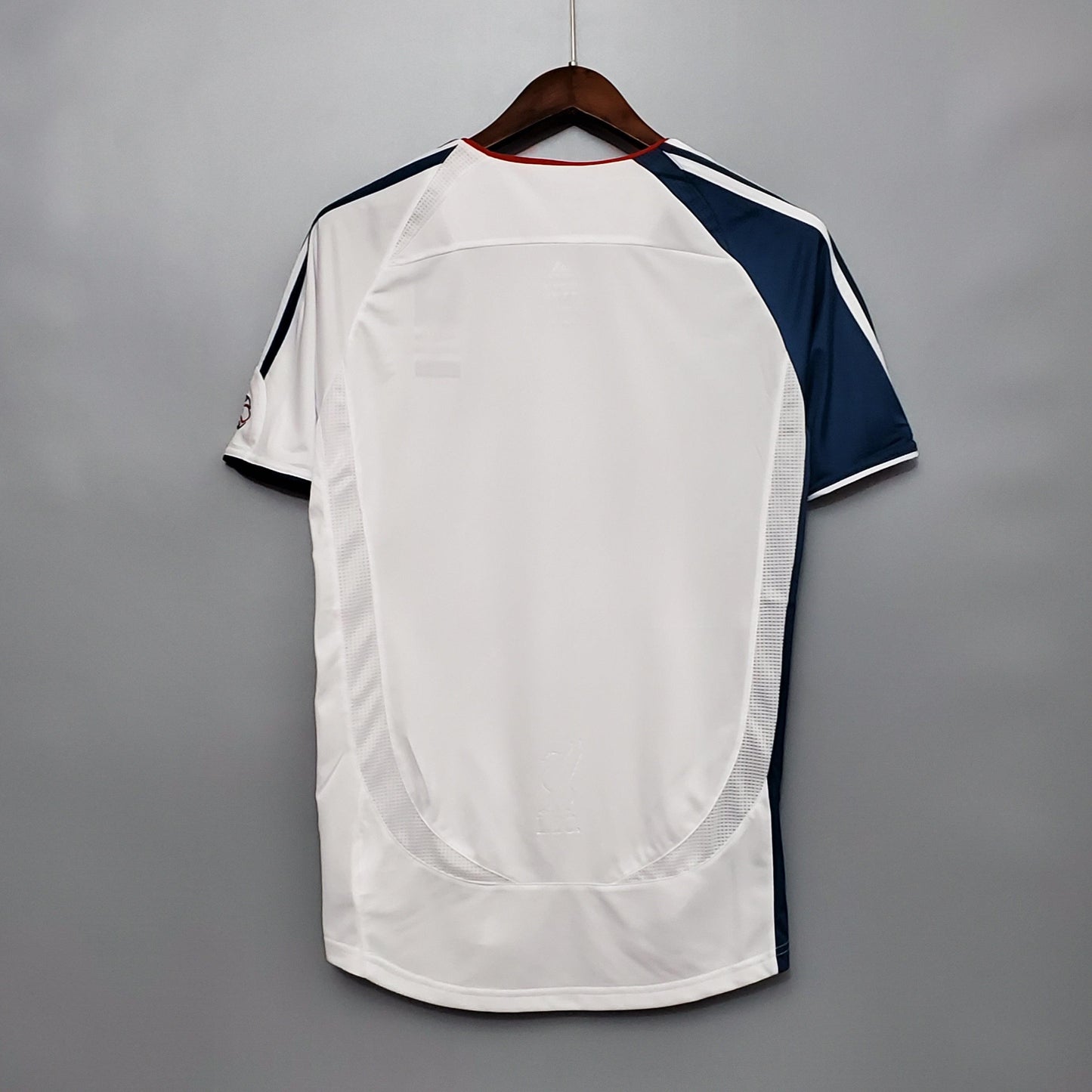 Camisola Liverpool Retro Alternativa 2006 - imagem 10