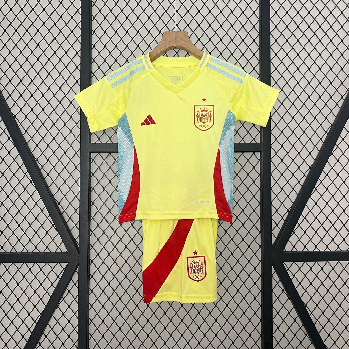 ESPAÑA EURO II 2024 CONJUNTO INFANTIL - imagem 1