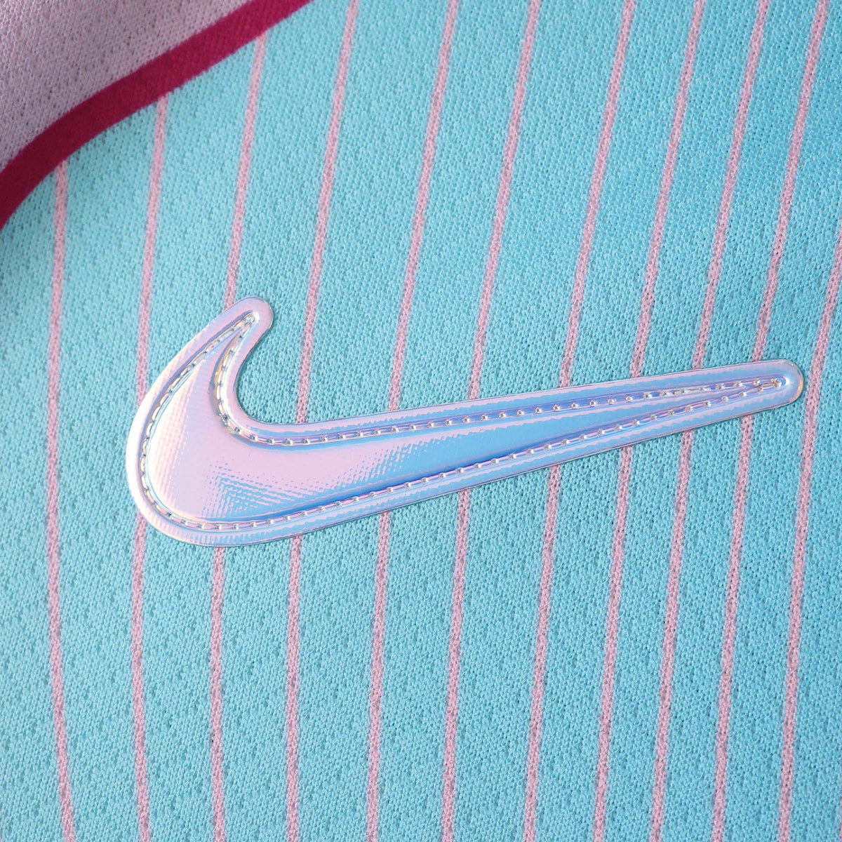 Camisola Barcelona Edição Especial 2025/26 – Rosa e Azul