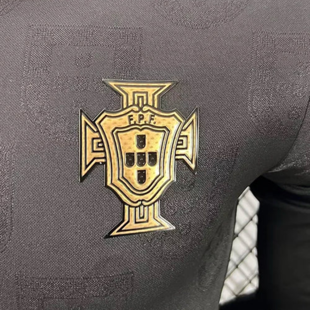 Camisola Player Version Portugal Manga Longa - Eusebio 2026 - imagem 3