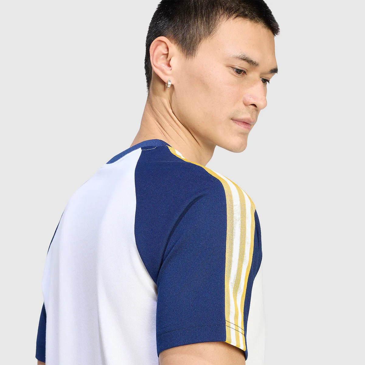 T-Shirt Real Madrid Raglan Branca 2025/26