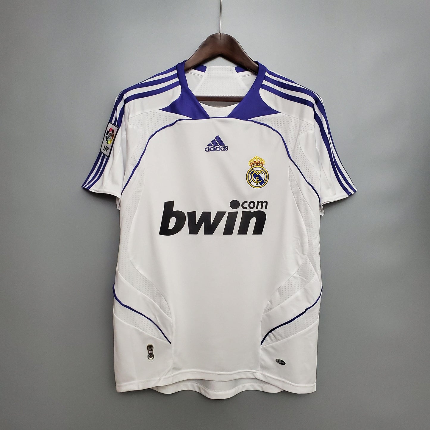 Camisola Real Madrid Retro Principal 2007/08 - imagem 1