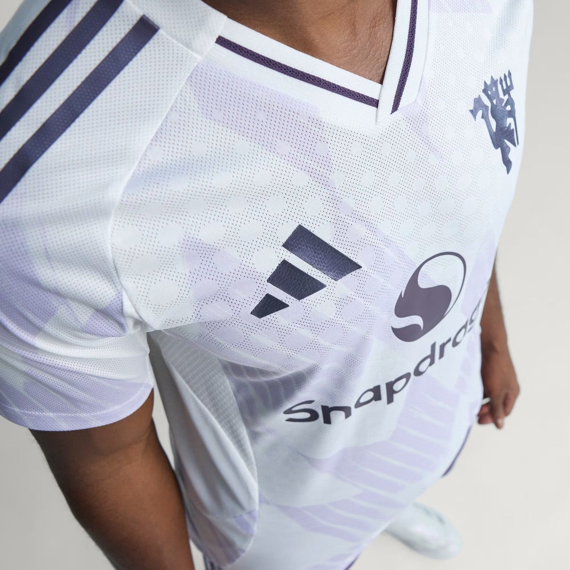 Camisola Adidas Manchester United 2025/26 II - imagem 9
