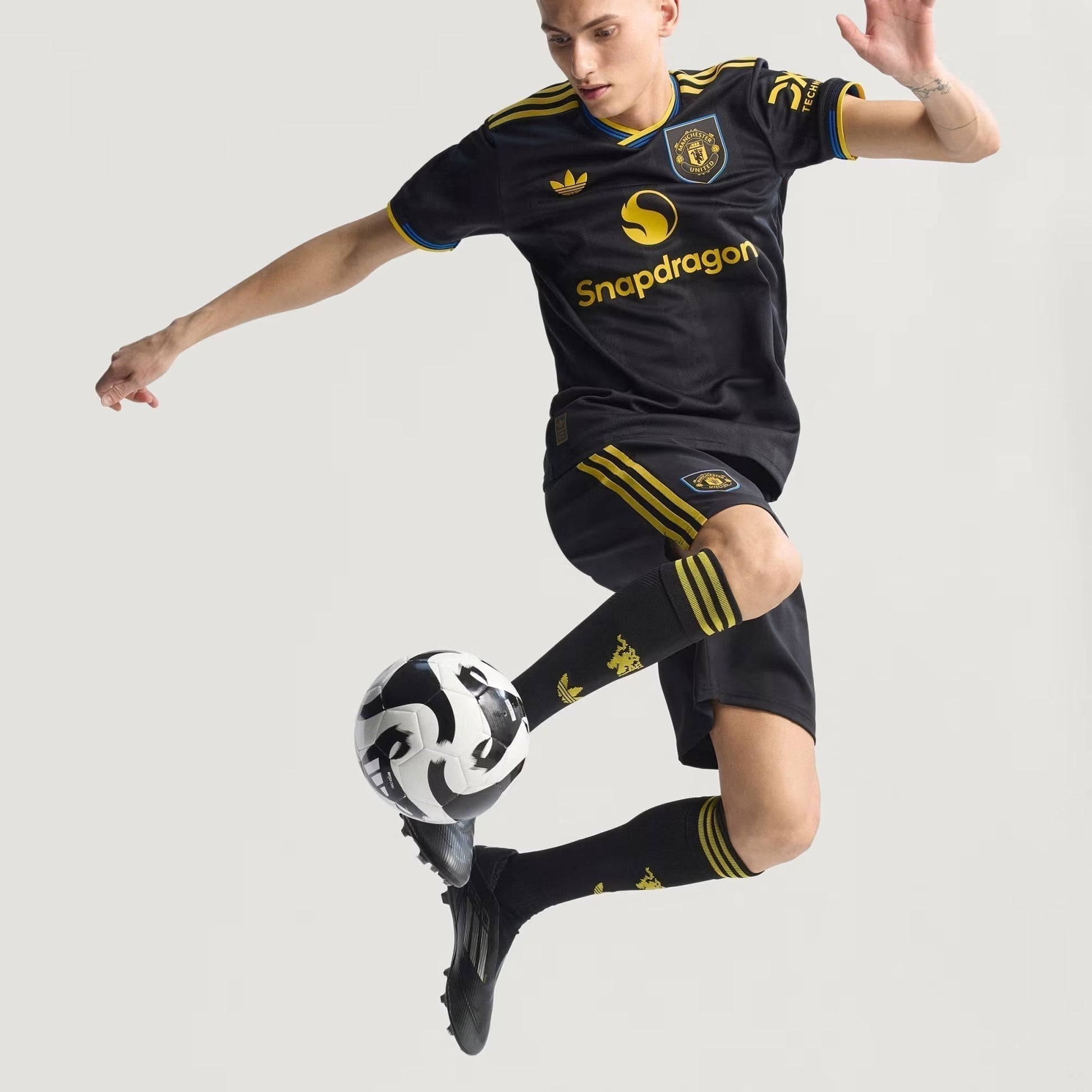 Camisola Adidas Manchester United 2025/26 III - imagem 6