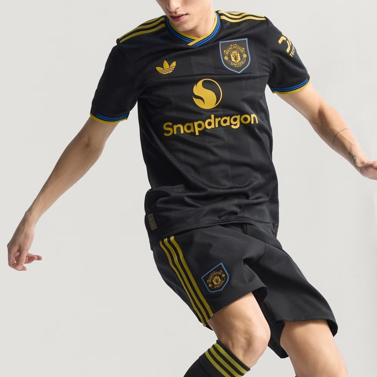 Camisola Adidas Manchester United 2025/26 III - imagem 9