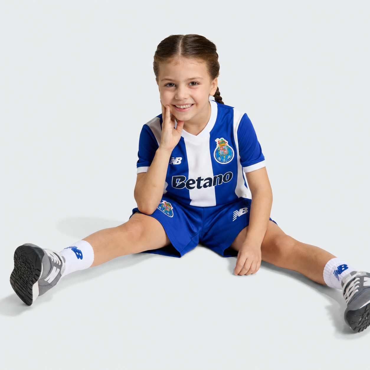 Conjunto Infantil Dragão Principal 26/27 – Edição Azul e Branca