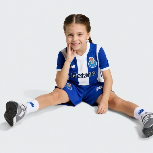 Conjunto Infantil Dragão Principal 26/27 – Edição Azul e Branca
