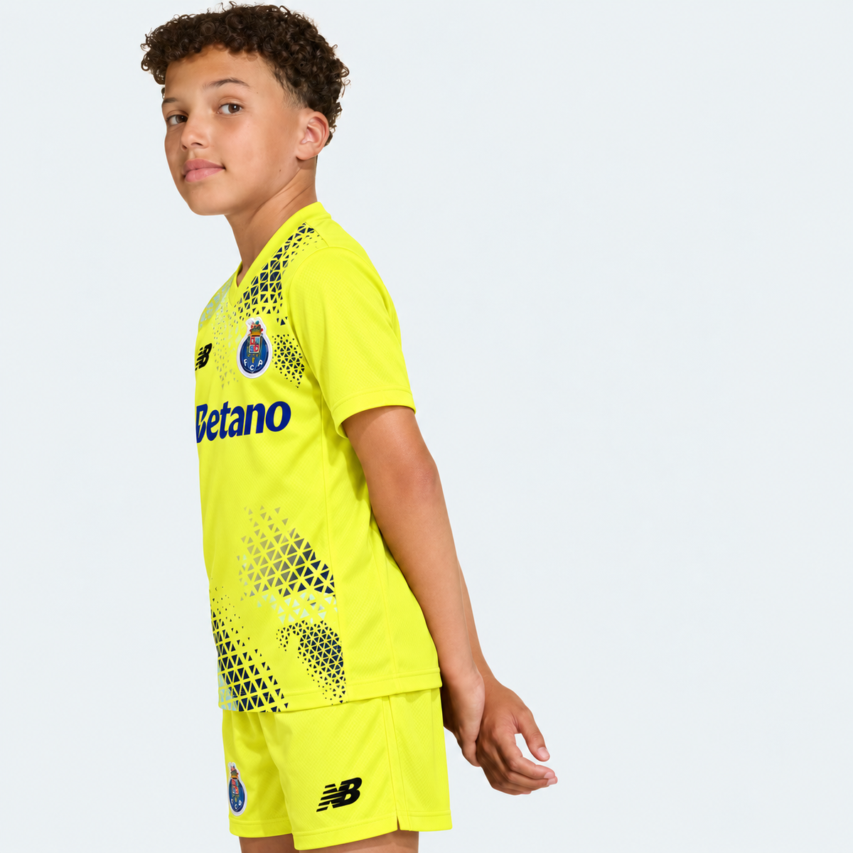 Conjunto Infantil Dragão 2026/27 – Equipamento Principal de Guarda-Redes Amarelo