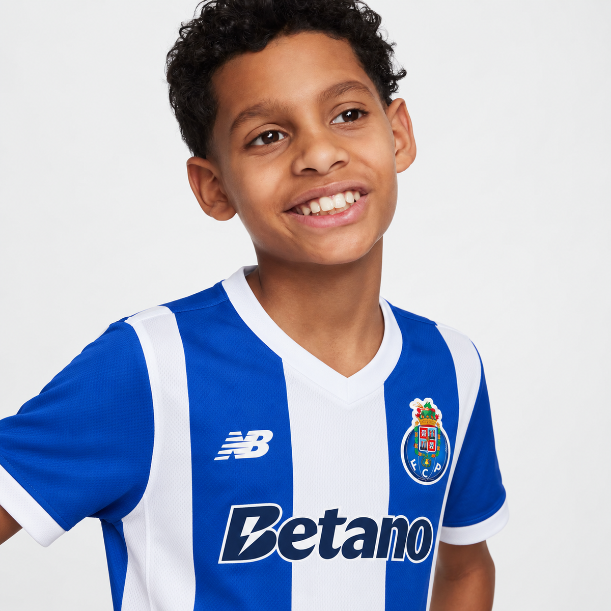 Conjunto Infantil Dragão Principal 26/27 – Edição Azul e Branca