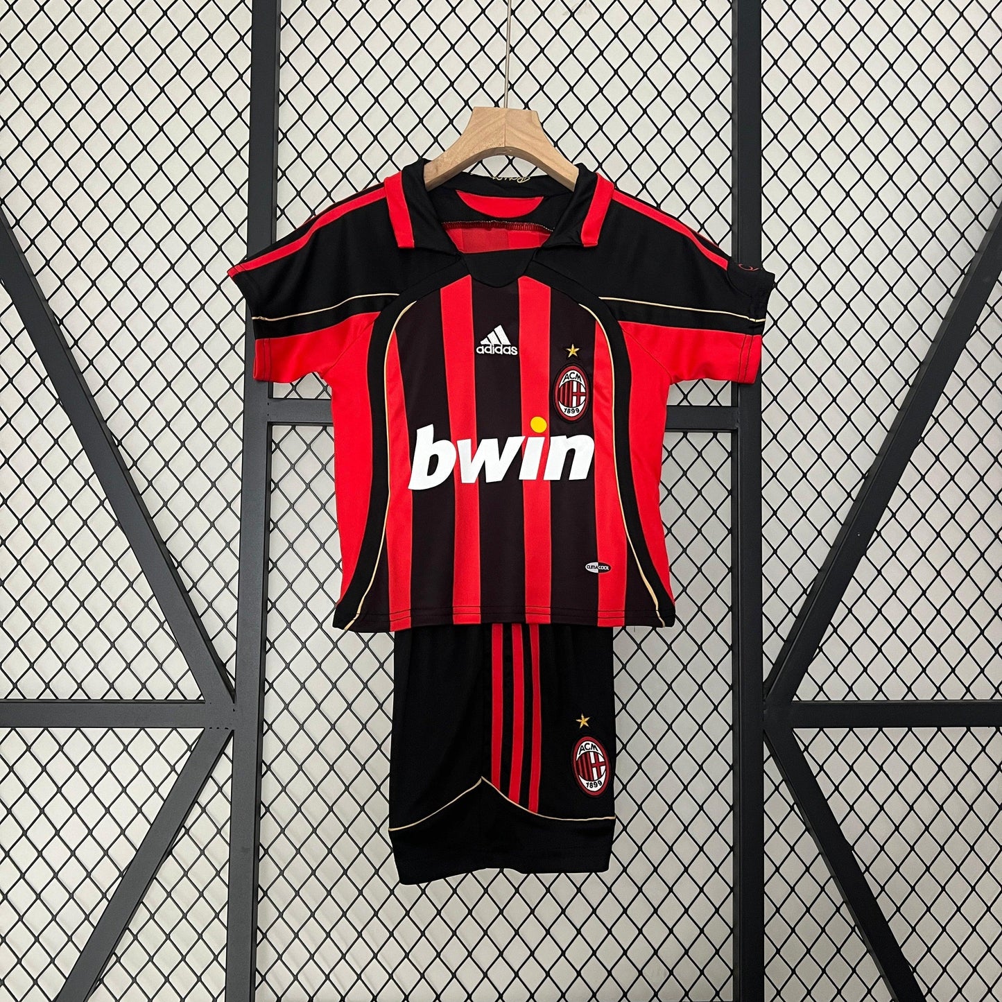MILAN I 06/07 CONJUNTO INFANTIL (RETRO) - imagem 1