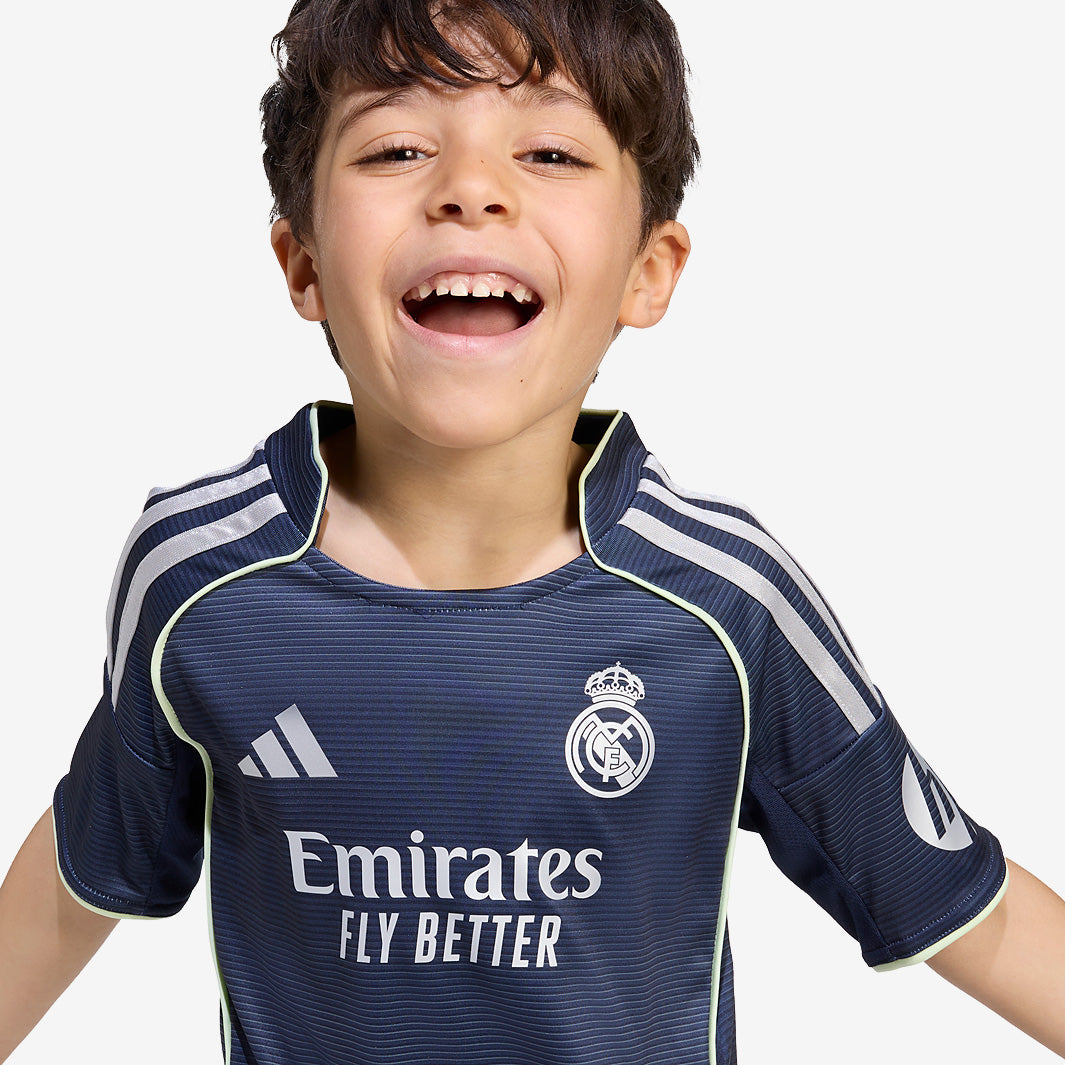 Conjunto Infantil Real Madrid Alternativo 2025/26