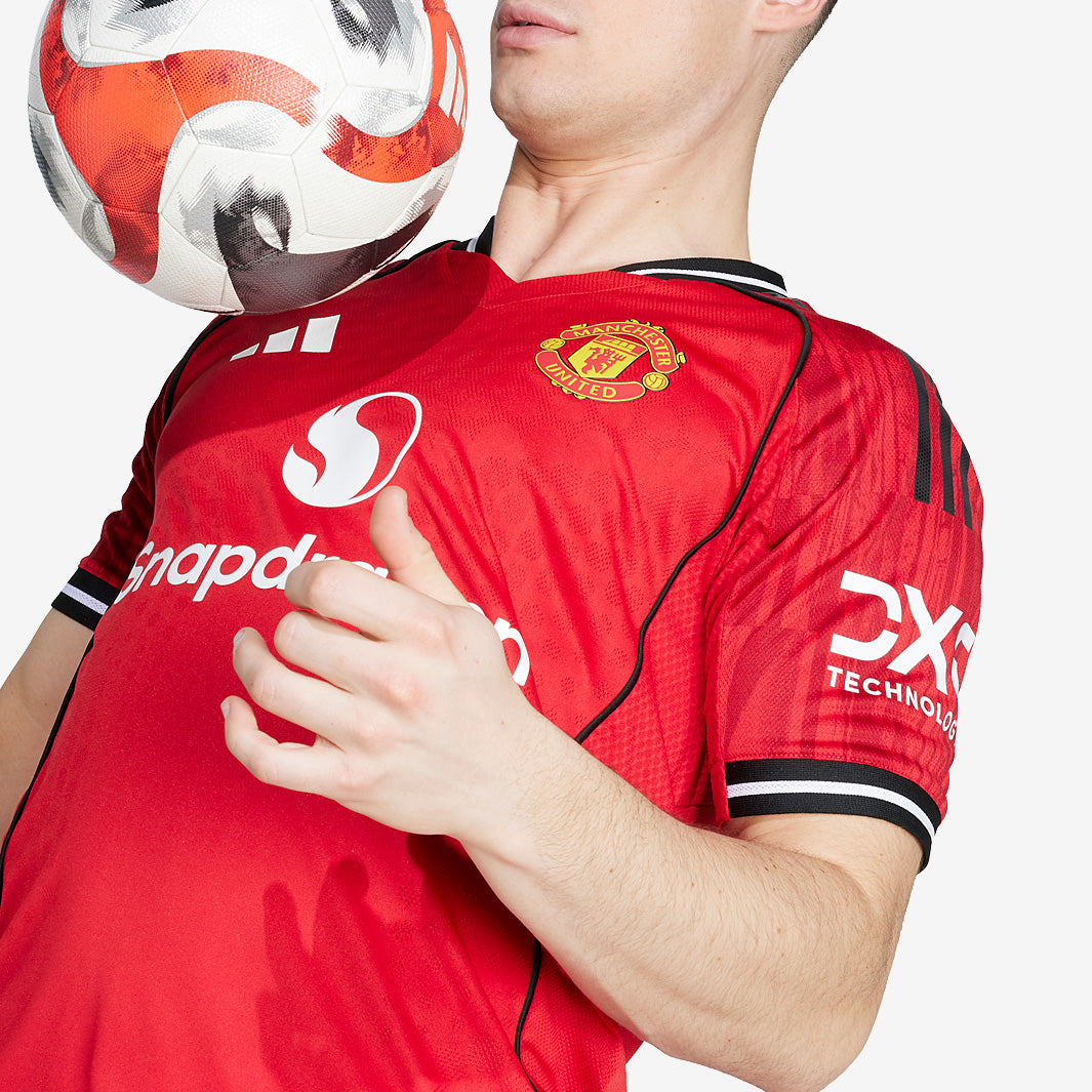 Camisola Manchester United Principal 2025/26 – Versão Jogador